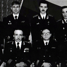 Офицеров 601 Отдельного дивизиона ОИС ГС СФ во главе с командиром дивизиона Дмитрием Кузьменым (1-й ряд, 2-й справа). 1-й слева Кожедубов Е.И.