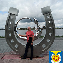 Герб родному городу "зашел". Через несколько лет поставили памятный знак гербу города на набережной пруда. Август 2025 г.