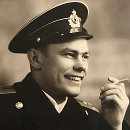 Старший лейтенант Иконников Прокопий Михайлович.