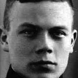 Лейтенант Егоров Борис Степанович.