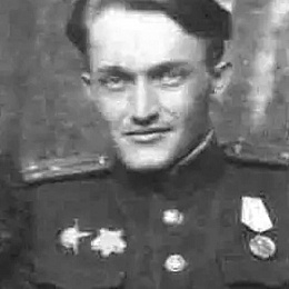 Ст. лейтенант Аладьин Георгий Евгеньевич.