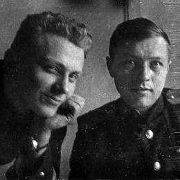 Старлеи. Один уже имеет орден Красной звезды (вероятно за разминирование).