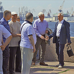 30.06.23. Вот и первые рукопожатия! Слева: спиной Викулин, Кореньков, Лукашевич, Крутов, Руденко Светлана, Лаврентьев, Руденко Евгений, Бажановы.